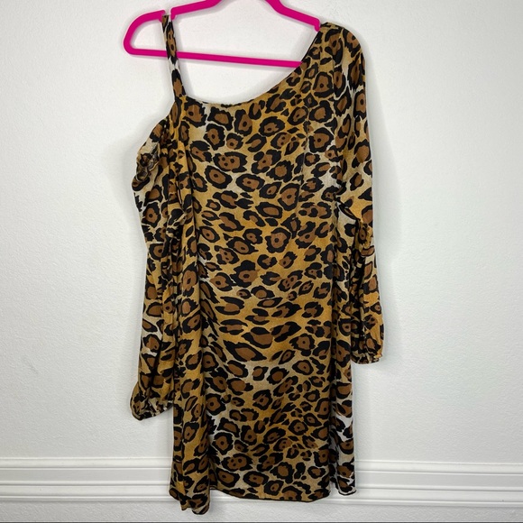 The Vanity Room Leopard Print Off-Shoulder Dress Size XLP - Picture 3 of 8